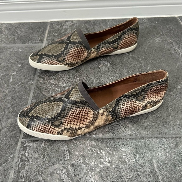 Frye Women's Leather Snakeskin Print Slip-On Flat Shoes Size 9M - Picture 2 of 15